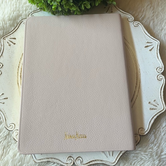 Neiman Marcus appointment book (2020) new - Picture 4 of 11